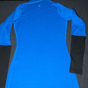 Lululemon Men’s Long Sleeve Athletic Shirt With Neck Gaiter - Size 6, Blue/Black